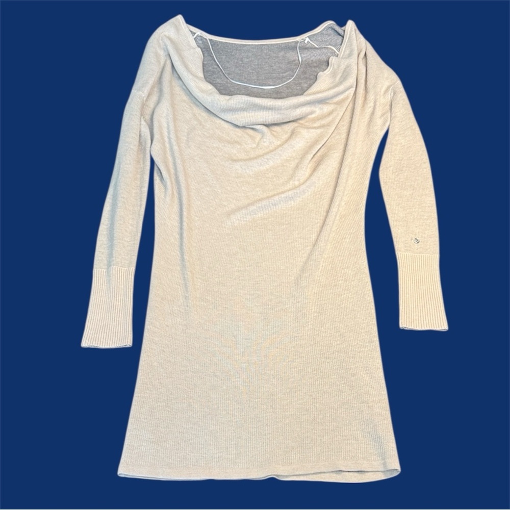 Lululemon Serenity Sweater Wrap
Heathered Cashew / Coal Reversible est 6-8 - Picture 3 of 11
